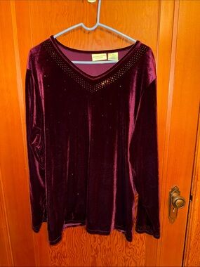 Jaclyn Smith Velvet Long Sleeve Top - Burgundy